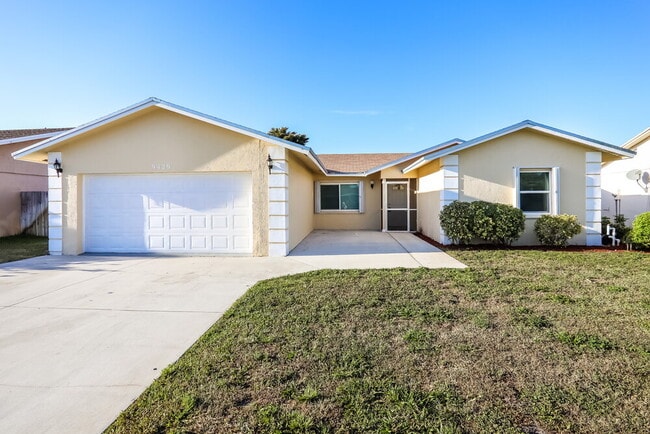 Building Photo - 9429 Saddlebrook Dr