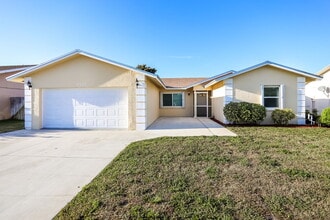 Building Photo - 9429 Saddlebrook Dr