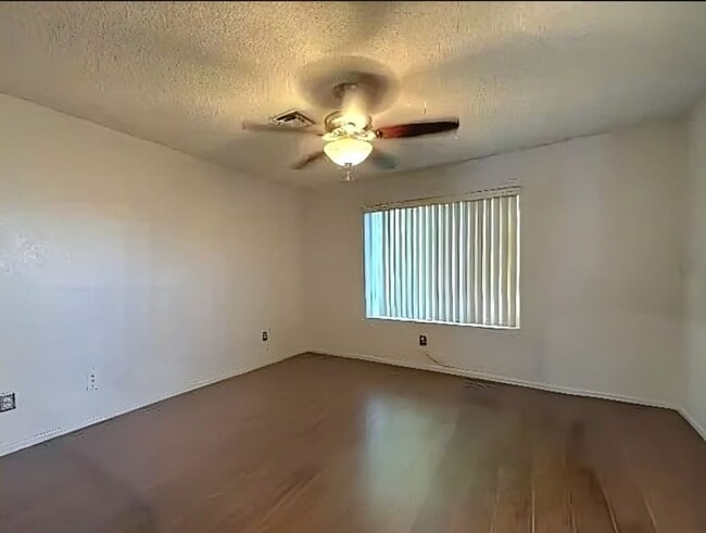 Building Photo - 2045 S 14th Ave