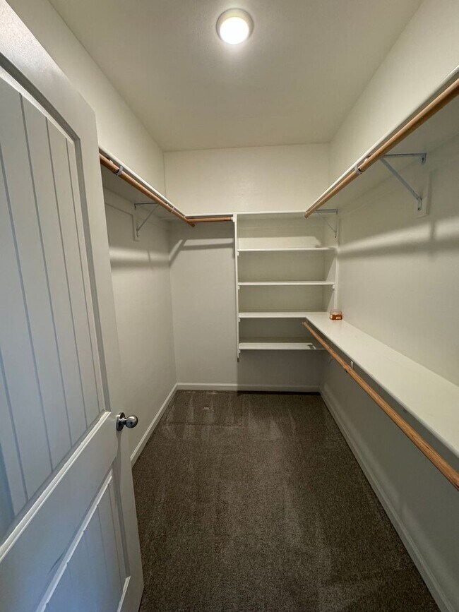 Building Photo - Charming 3-Bedroom Home