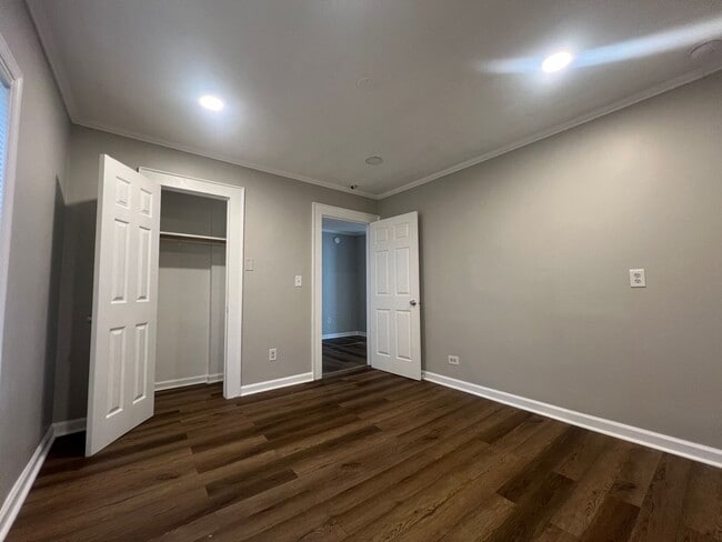 Building Photo - **MOVE-IN Special $500 off the 1st full month's rent with lease signed by 12/10/25**