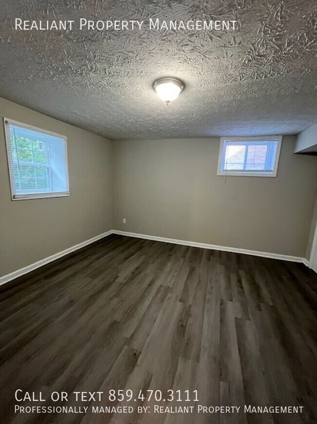 Building Photo - 1686 Hill View Pl