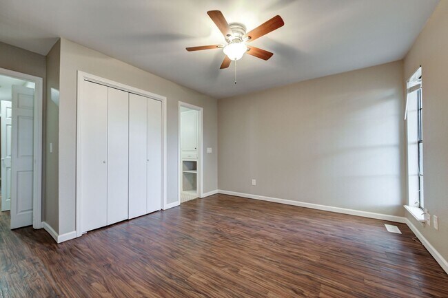 Building Photo - * * * $250 Move-in Special * * * Charming 2-Bedroom / 2-Bathroom Retreat! * * * $250 Move-in Spec...