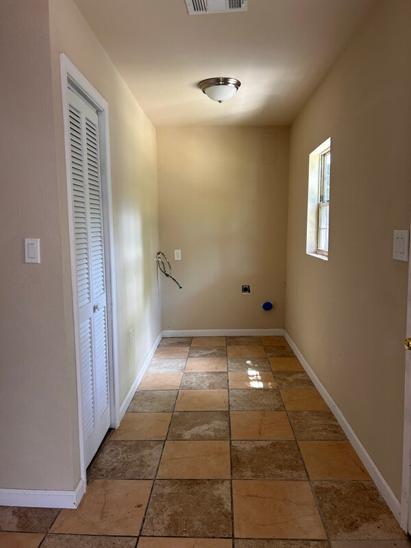 Building Photo - 710 La Vega St