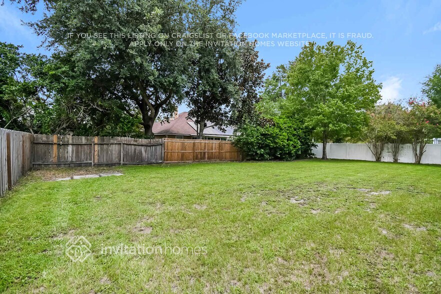 Building Photo - 12243 Mantle Dr