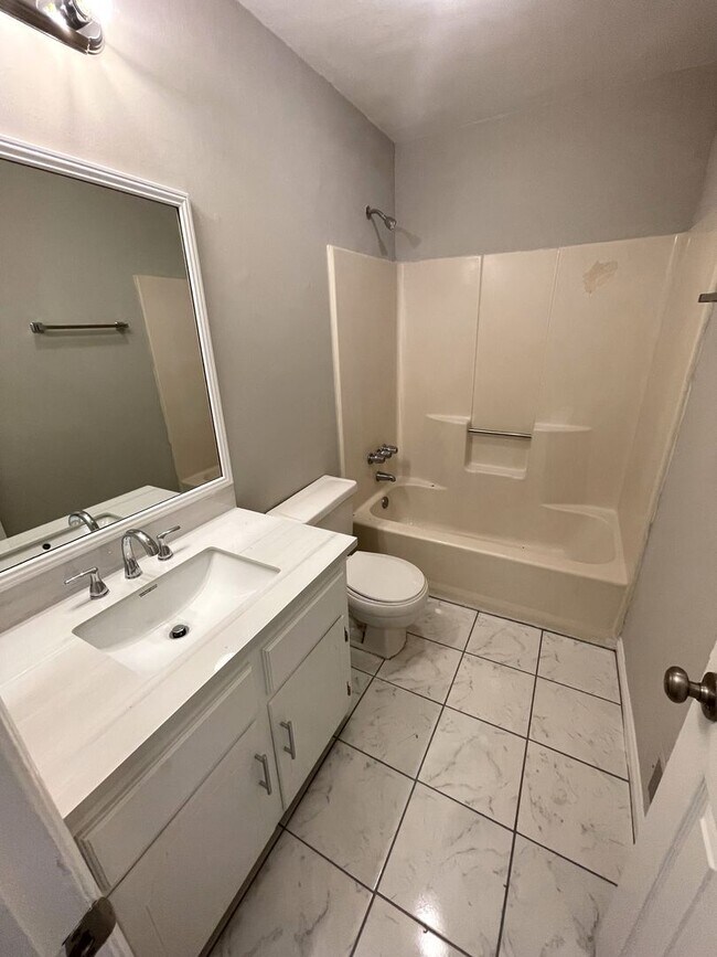 Building Photo - Five Points - 4br House - Fall 2026 Pre-Lease