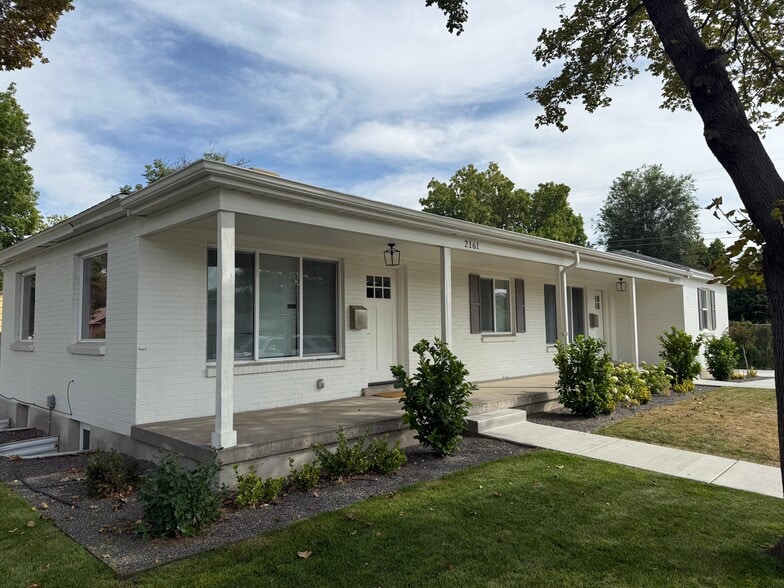 Primary Photo - 2161 S Nowell Cir