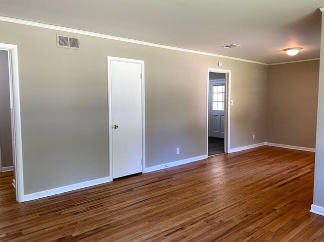 Building Photo - Handsome 3-bedroom just for you !