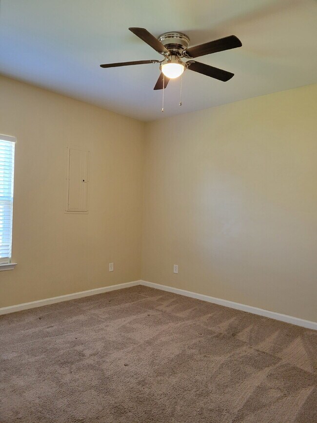 Building Photo - 2 Bed, 2 Bath Apartment with 9-Foot Ceilings in White House