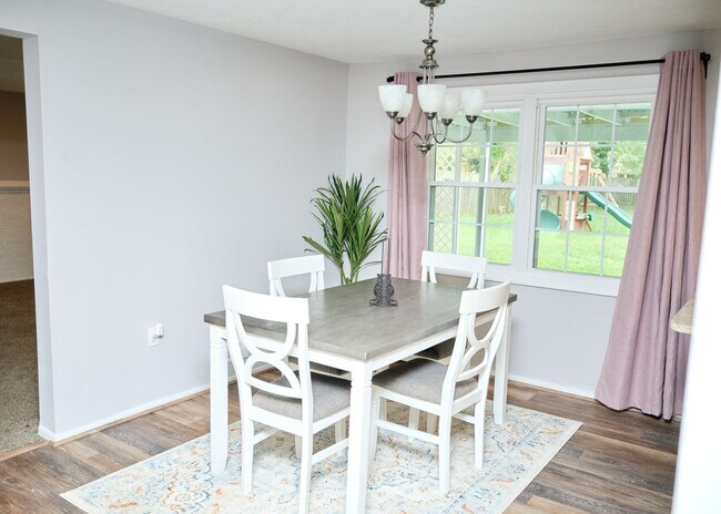Building Photo - Spacious 4BR/2BA Furnished Home w/ Utilities, Mini Gym & Large Fenced Yard – Pinefield, Waldorf MD