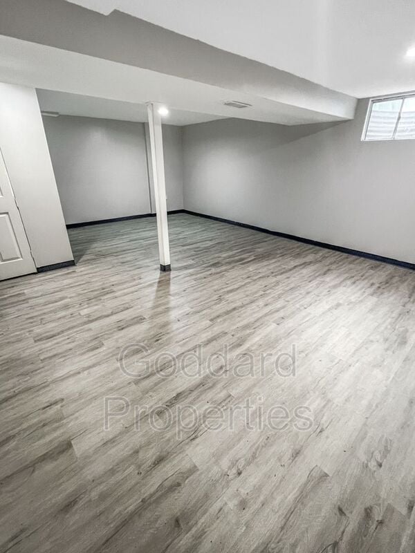 Building Photo - 8535 Hayshed Ln