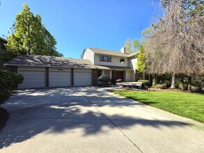 Building Photo - $3,800 - 5 Bed / 4 Baths Stunning Northwood Home with Views