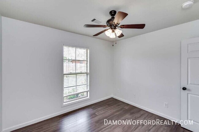 Building Photo - 107 Emery Drive