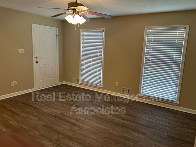 Building Photo - 604 N Pine Hill Rd