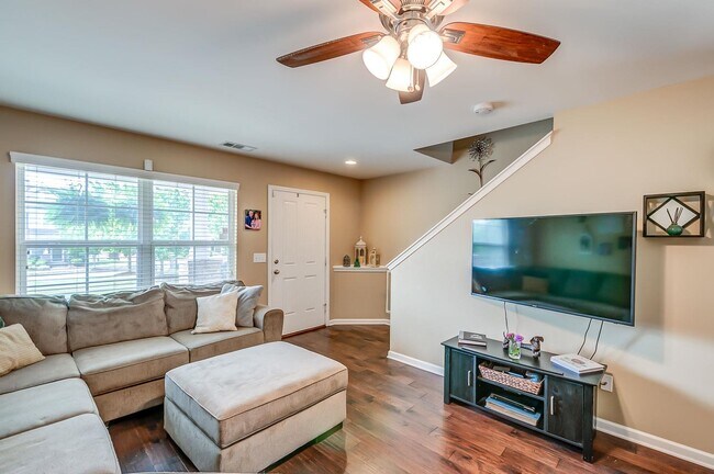 Building Photo - 1431 Riverbrook Dr