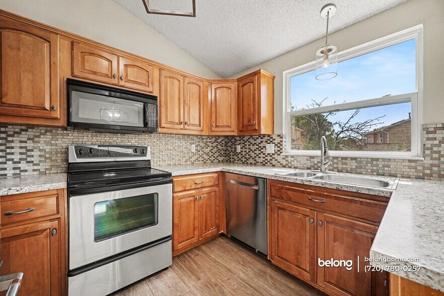 Building Photo - 4323 Fletcher Dr