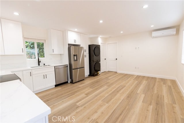 Building Photo - 638 W Glen Lyn Dr