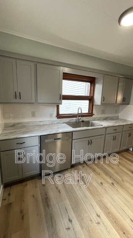 Building Photo - 366 White Ave
