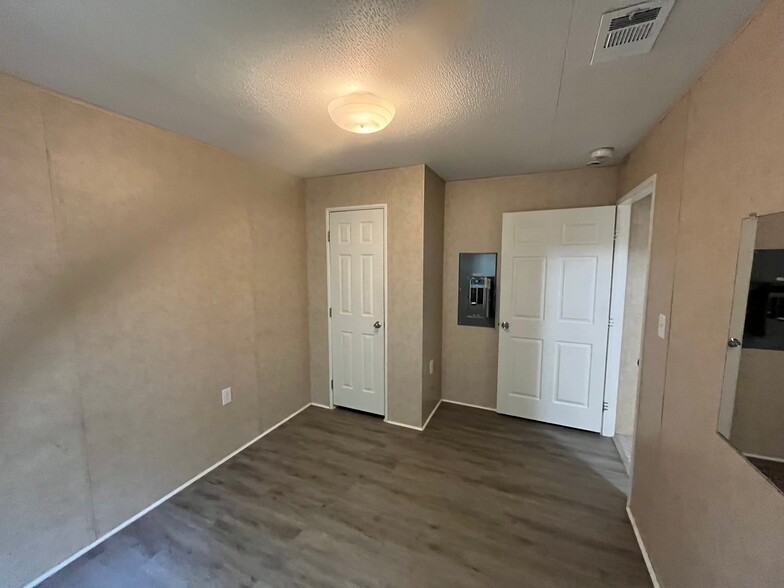 Building Photo - 129 Genes Ln