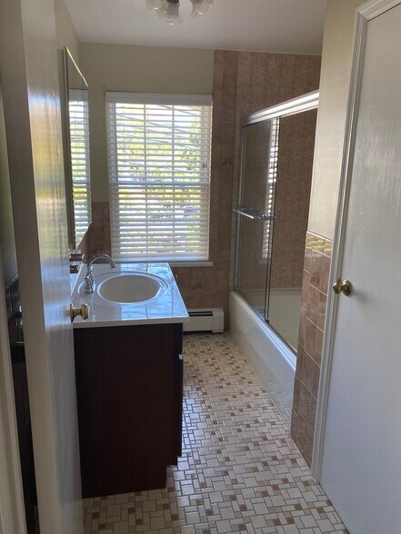 Building Photo - 6 Birch Hill Rd