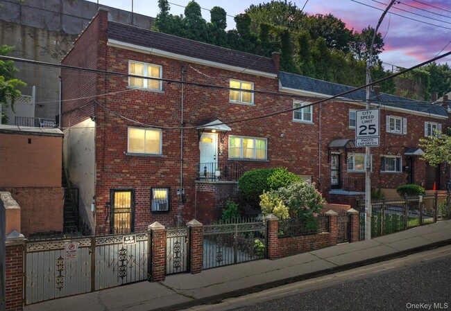 Primary Photo - 1778 Undercliff Ave