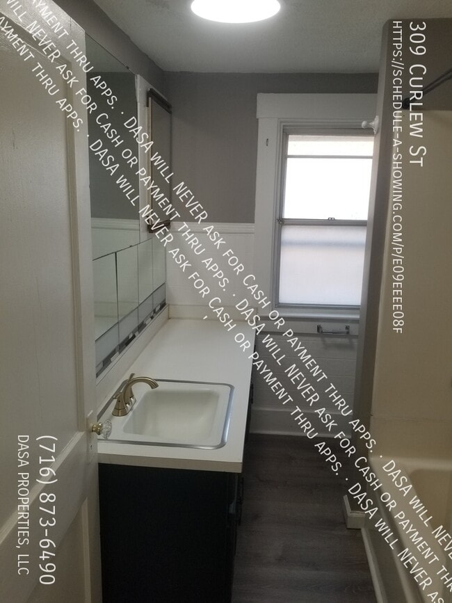 Building Photo - 309 Curlew St