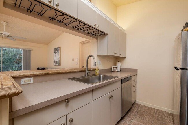 Building Photo - 2500 SE Anchorage Cove