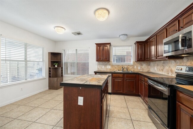 Building Photo - 2042 Mickle Creek Dr