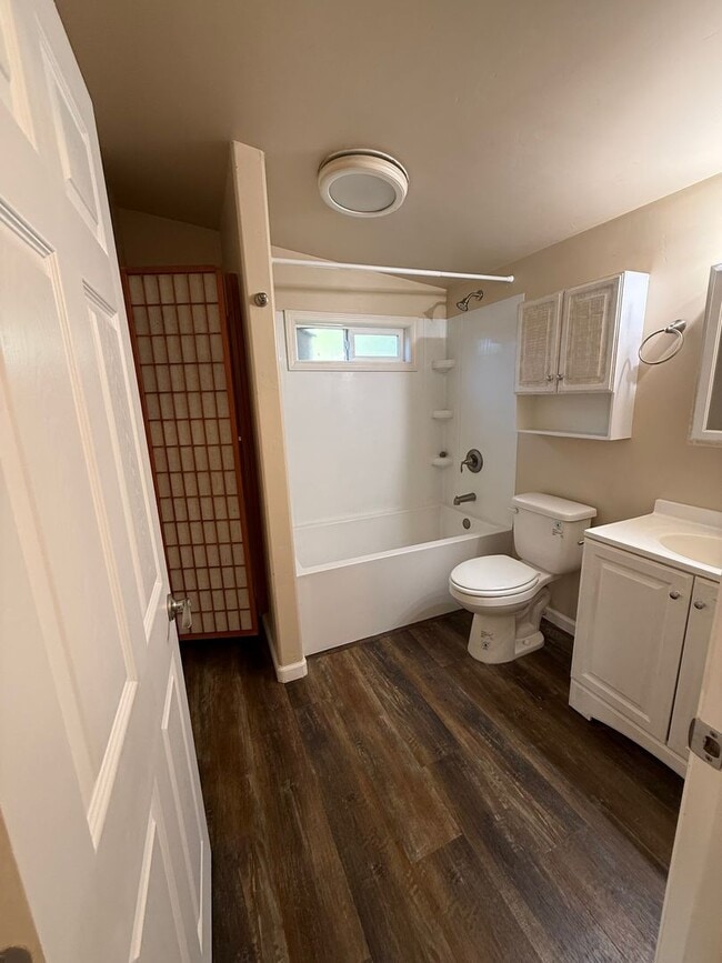 Building Photo - 224 Mountain View Dr