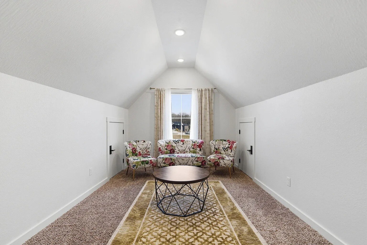 Building Photo - 703 S Hickory Dr