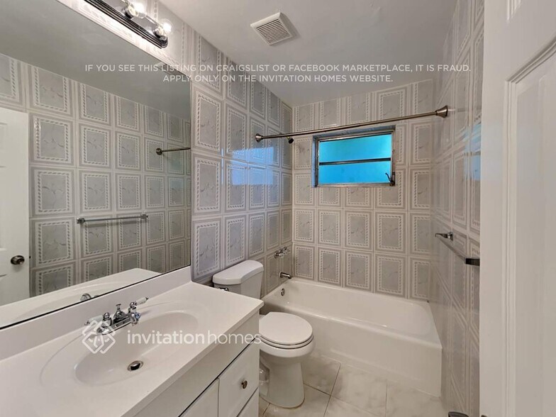 Building Photo - 17421 SW 92nd Ct