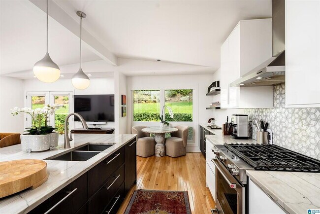 Building Photo - Mountain Brook 5 Bedroom, 3 Bath with Finished Lower Level