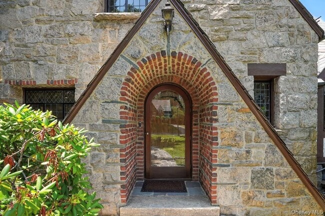 Building Photo - 276 Overlook Rd
