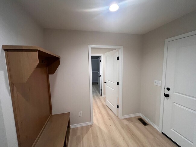 Building Photo - Beautiful, brand-new, 4-bedroom, 2-bath home in Nixa with a 3-car garage.