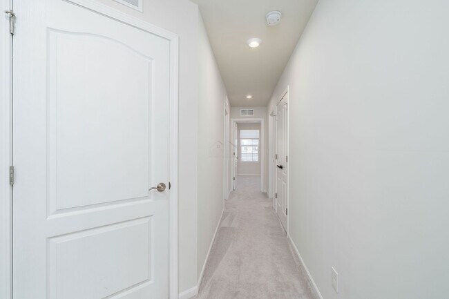 Building Photo - 22521 Woodbridge Ln