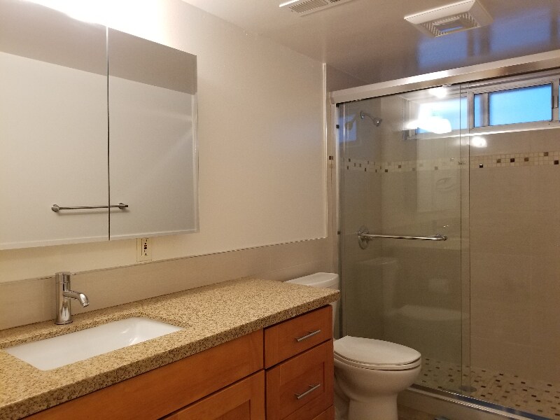 Building Photo - 242 Dennis Dr