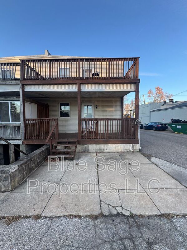 Building Photo - 727 Clifton Ave