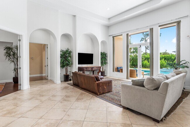 Building Photo - 3381 Lago De Talavera