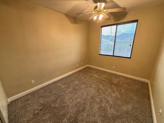 Building Photo - Modern 3Bed/3Bath Two Story Home located i...