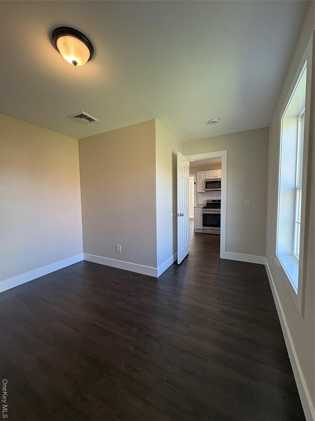 Building Photo - 579 Main St