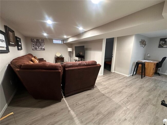 Building Photo - 629 E 67th St