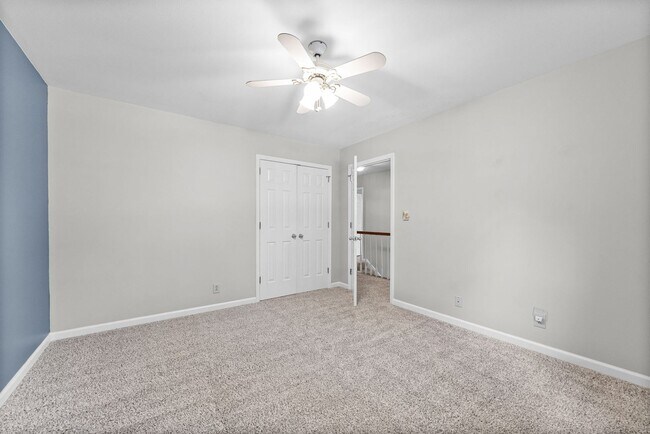 Building Photo - Pet Friendly Three Bedroom!