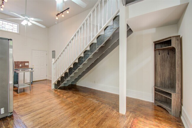 Building Photo - 5311 Palmetto St