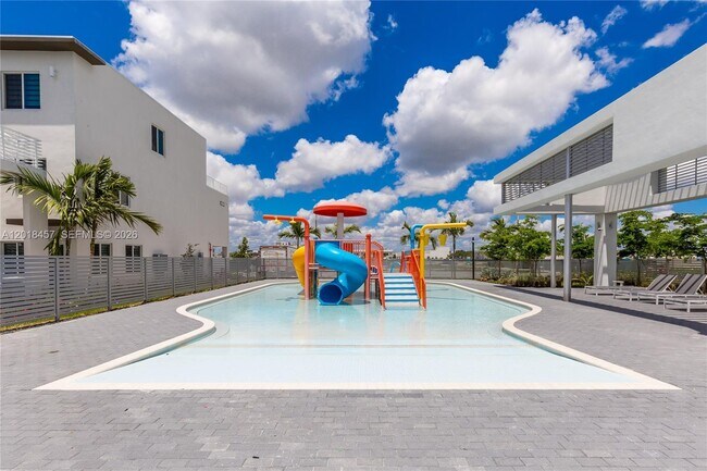 Building Photo - 10447 NW 66th St