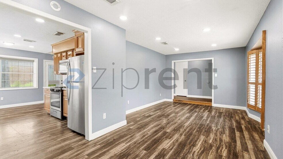 Building Photo - Unit