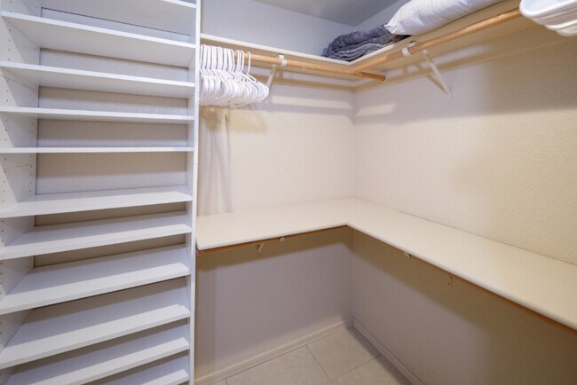 Building Photo - 470 Acoma Blvd S