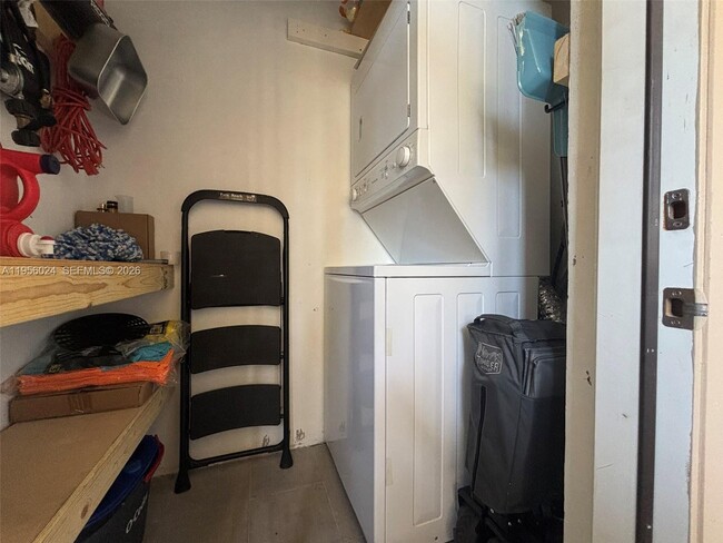 Building Photo - 10865 SW 112th Ave