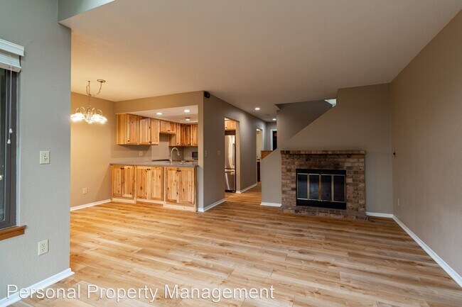 Building Photo - 2 br, 2.5 bath House - 7816 NE Loowit Loop...