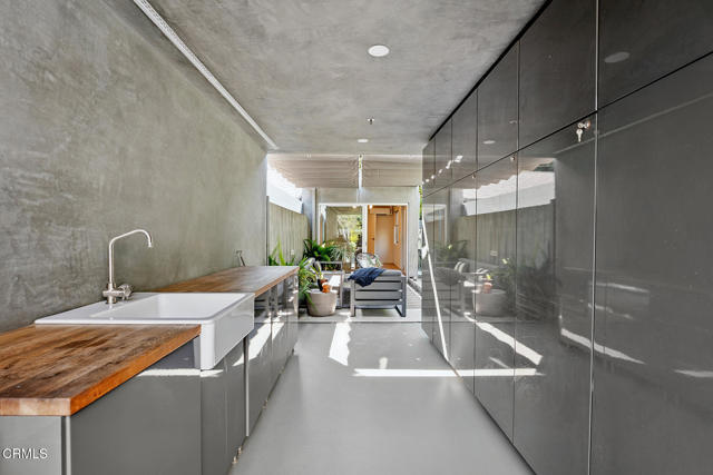 Building Photo - 329 Westbourne Dr