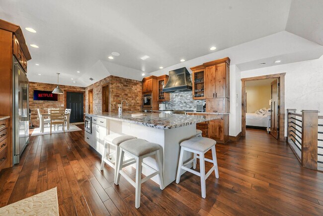 Building Photo - 201 Shady Ozark Ln